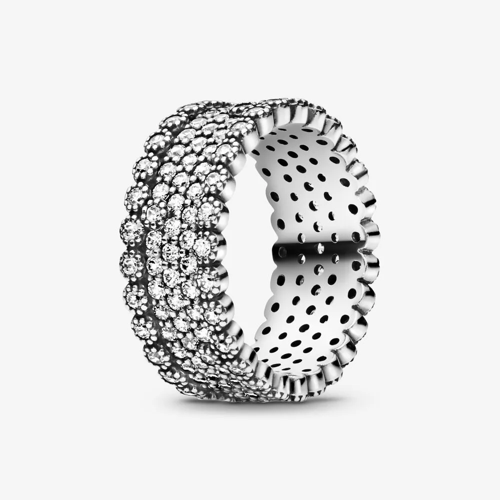 Sparkling Pav&eacute; Band Ring