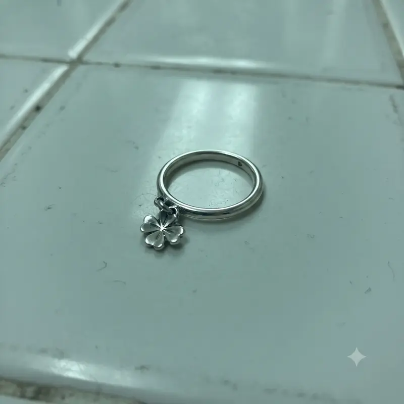 Dangling Four-Leaf Clover Ring photo review