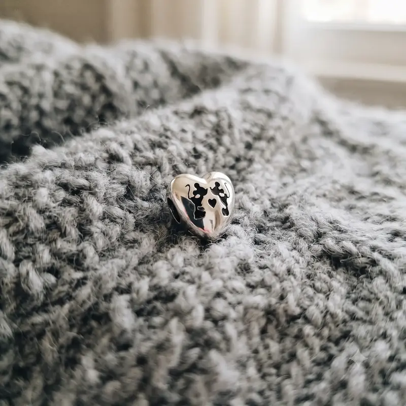 Disney, Mickey & Minnie Kiss Petite Locket Charm, Black Enamel photo review