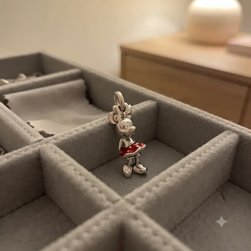 Disney, Minnie’s Polka Dots Pendant photo review